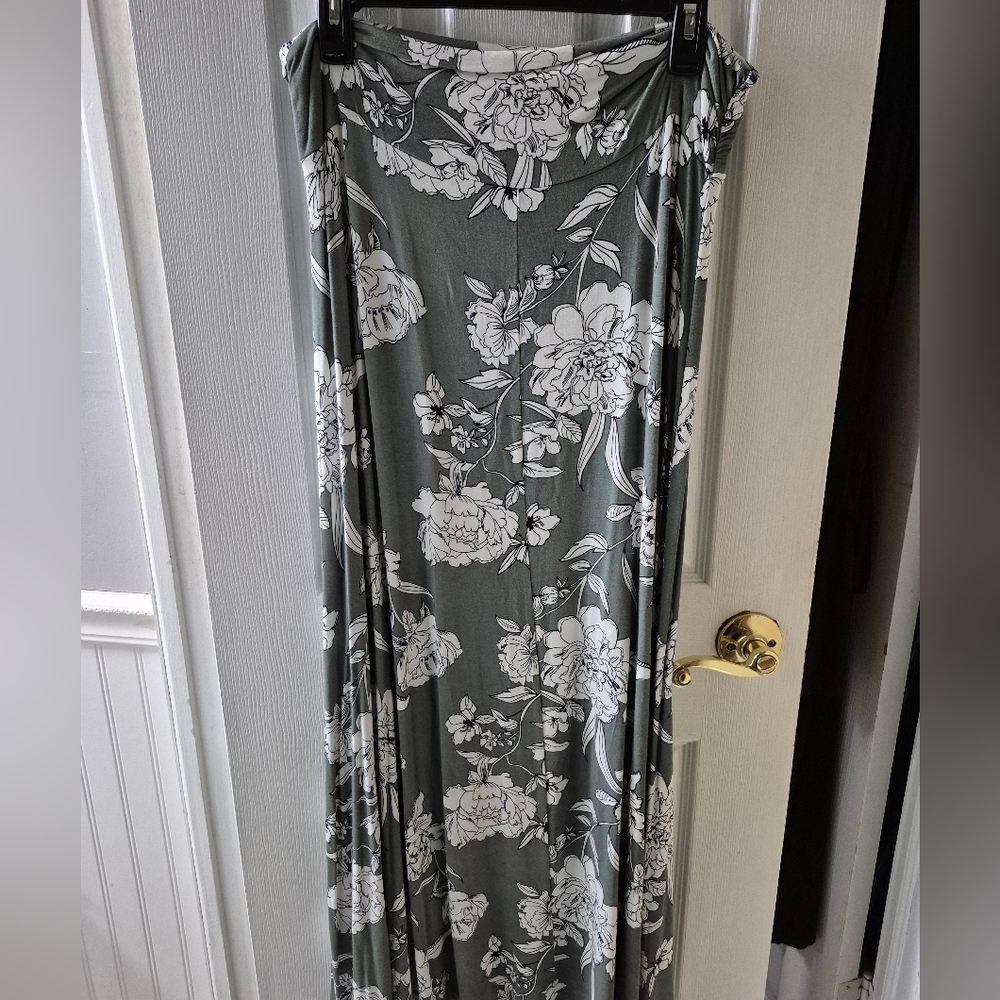 Green and White Pleated Pencil Maxi Skirt for Casual Wear